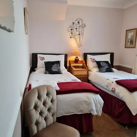 Rowan Tree House 3*