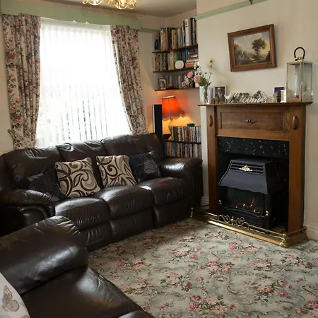 Rowan Tree House 3*