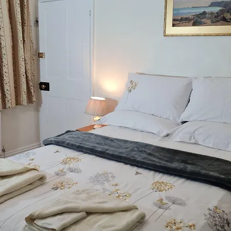 לינה וארוחת בוקר Rowan Tree House Sleights