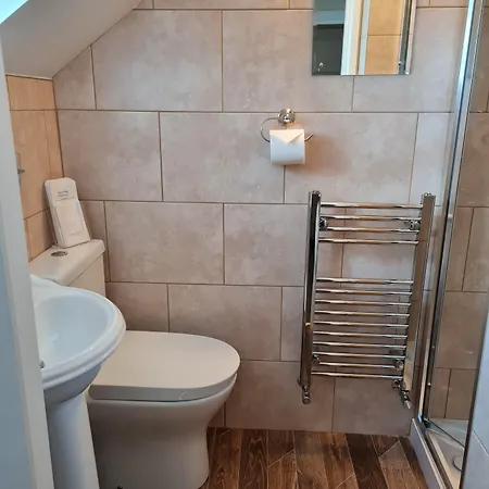 לינה וארוחת בוקר Rowan Tree House Sleights